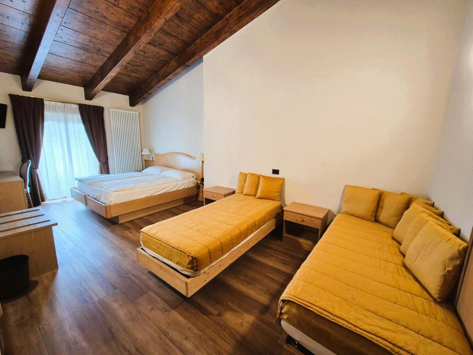 ליביניו Hotel Angelica מראה חיצוני תמונה