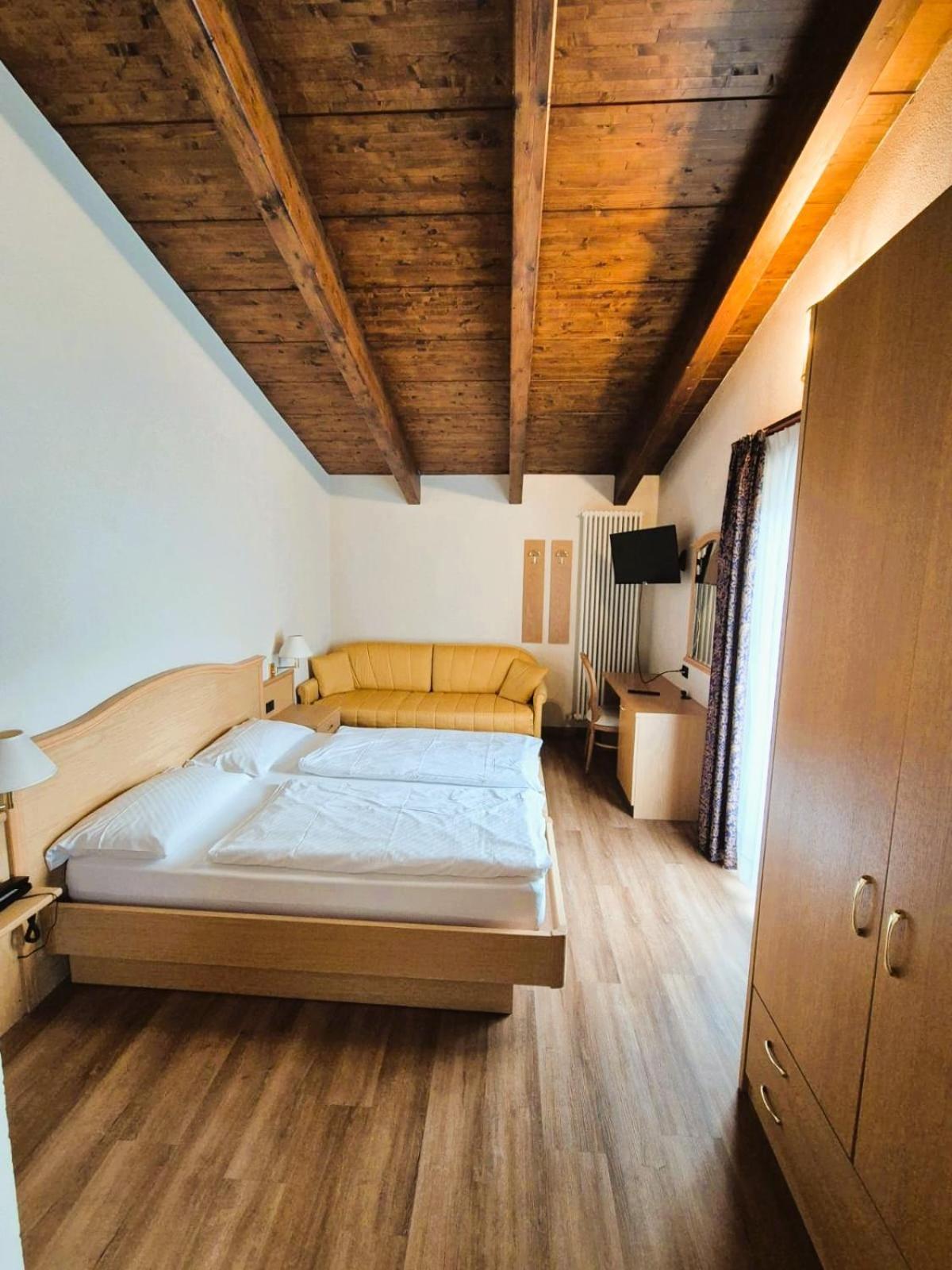 ליביניו Hotel Angelica מראה חיצוני תמונה