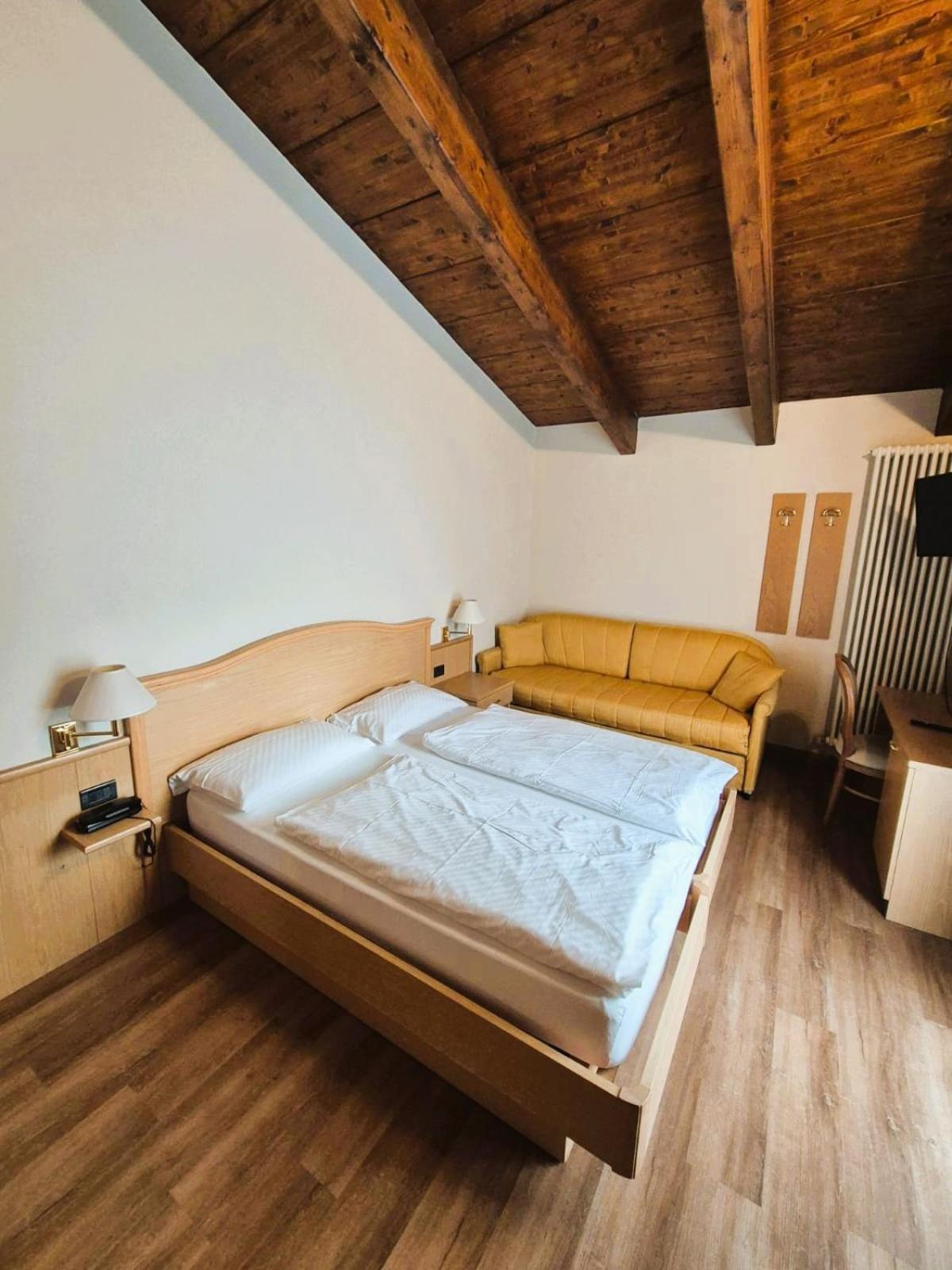 ליביניו Hotel Angelica מראה חיצוני תמונה