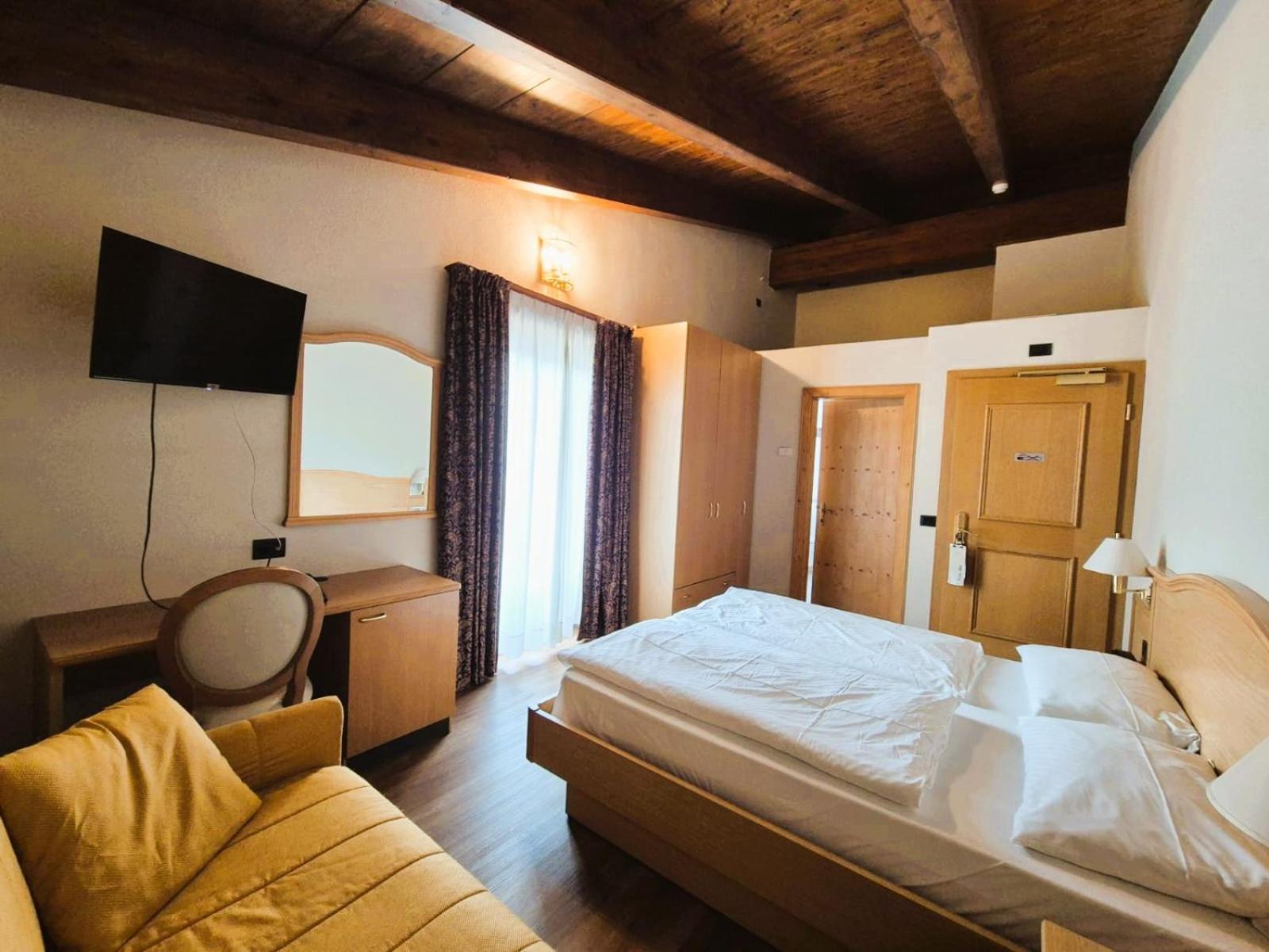 ליביניו Hotel Angelica מראה חיצוני תמונה