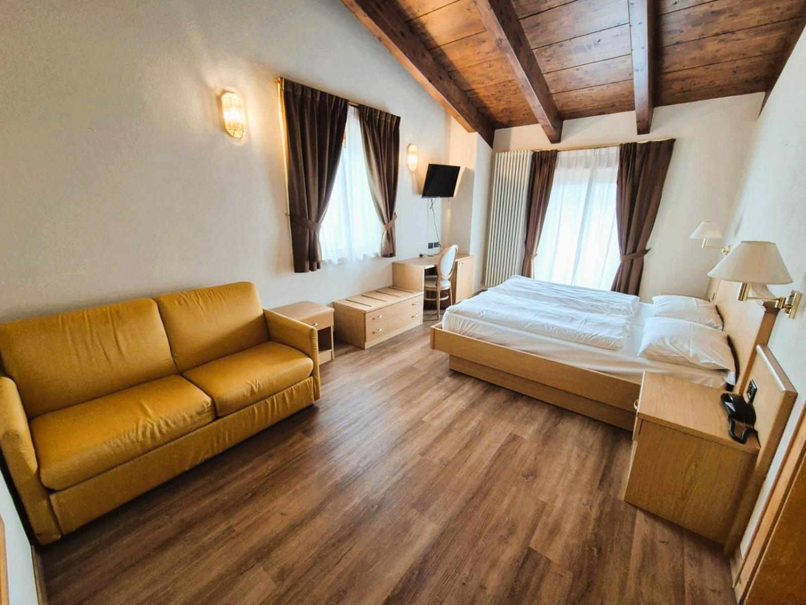 ליביניו Hotel Angelica מראה חיצוני תמונה
