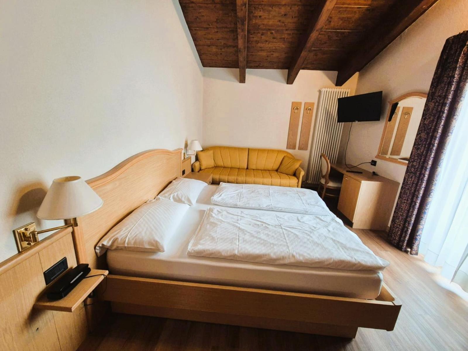 ליביניו Hotel Angelica מראה חיצוני תמונה