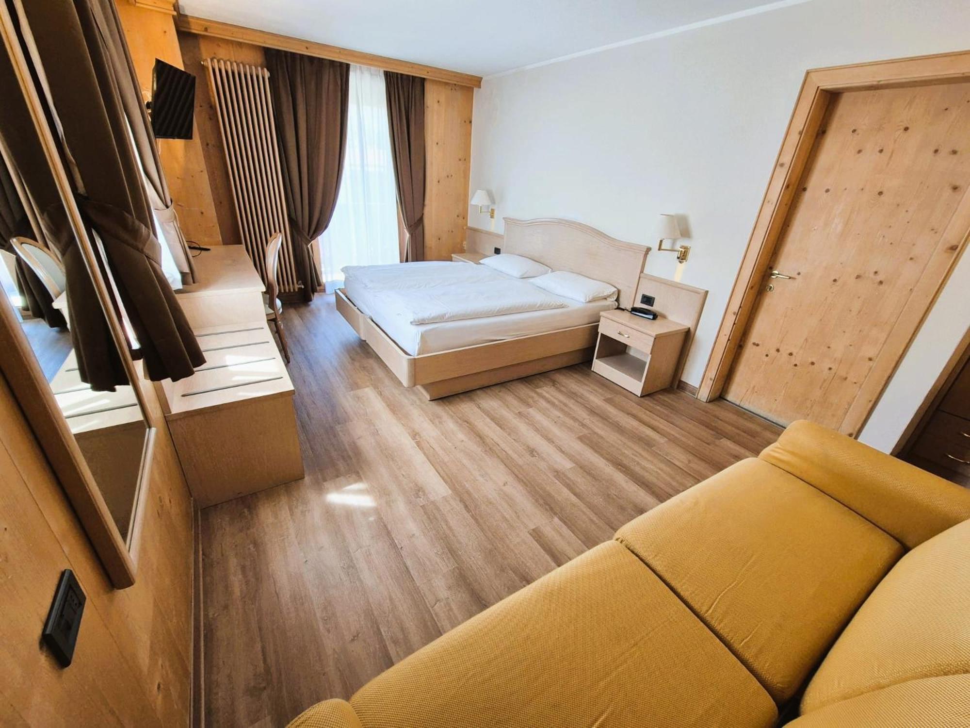 ליביניו Hotel Angelica מראה חיצוני תמונה