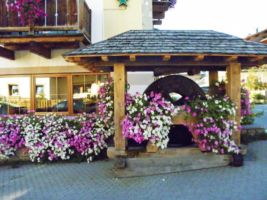 ליביניו Hotel Angelica מראה חיצוני תמונה