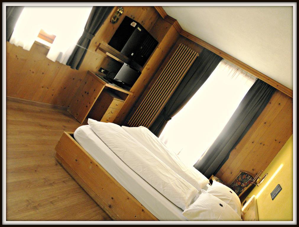 ליביניו Hotel Angelica מראה חיצוני תמונה
